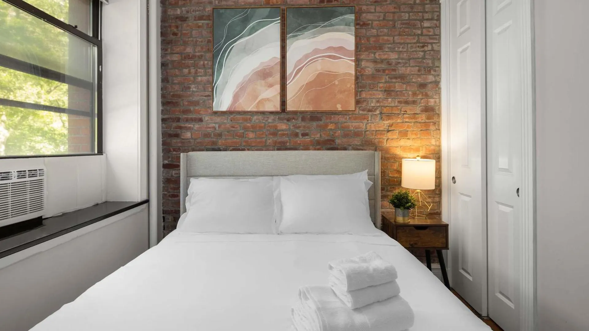 Stylish Midtown East Escape Near It All ニューヨーク 米国